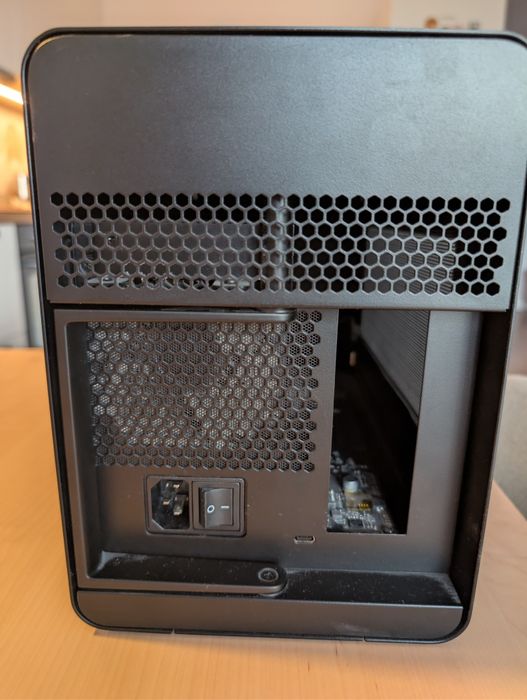 Razer Core X – Obudowa eGPU - zamień laptopa w sprzęt gamingowy