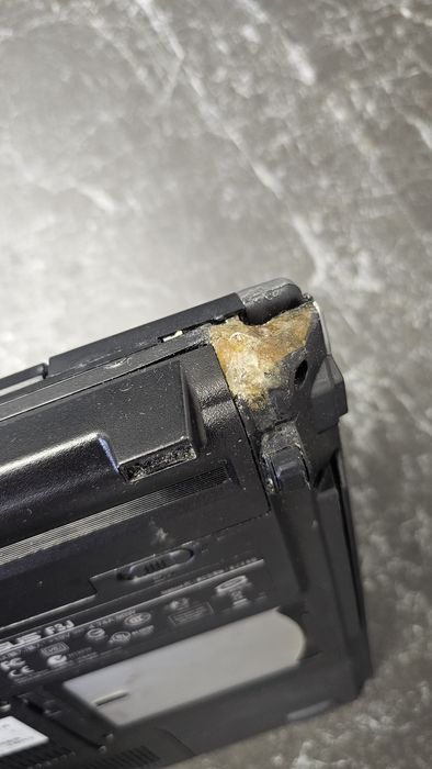 Asus F3Jr ноутбук

Рабочий, матрица целая, был надбит угол, залили смо