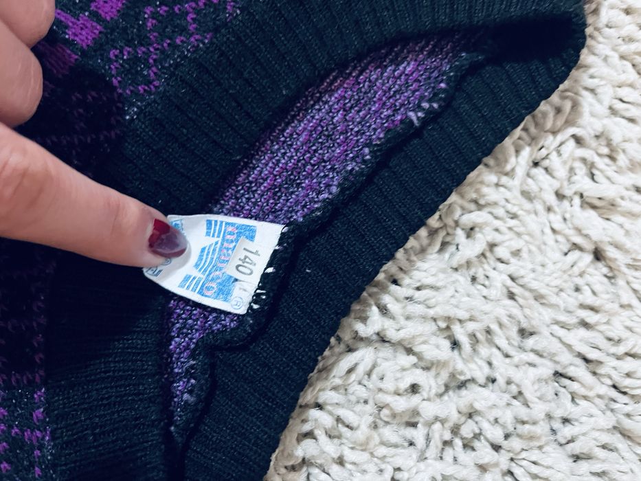 Piekny sweter dzieciecy 140 zimowy