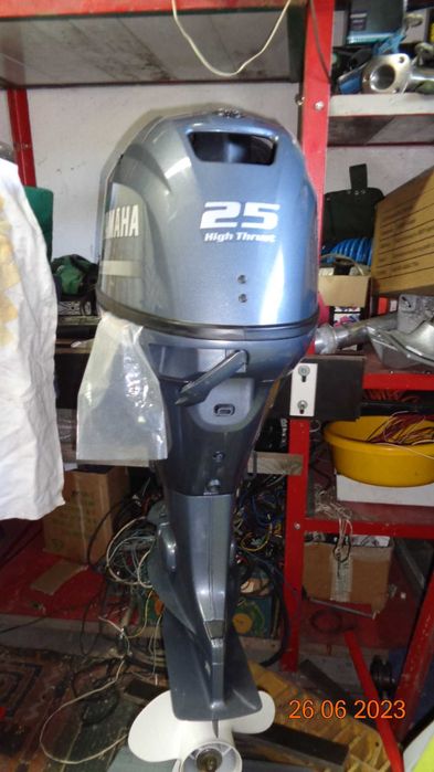Silnik zaburtowy  YAMAHA 25 km sterowany manetką, trym