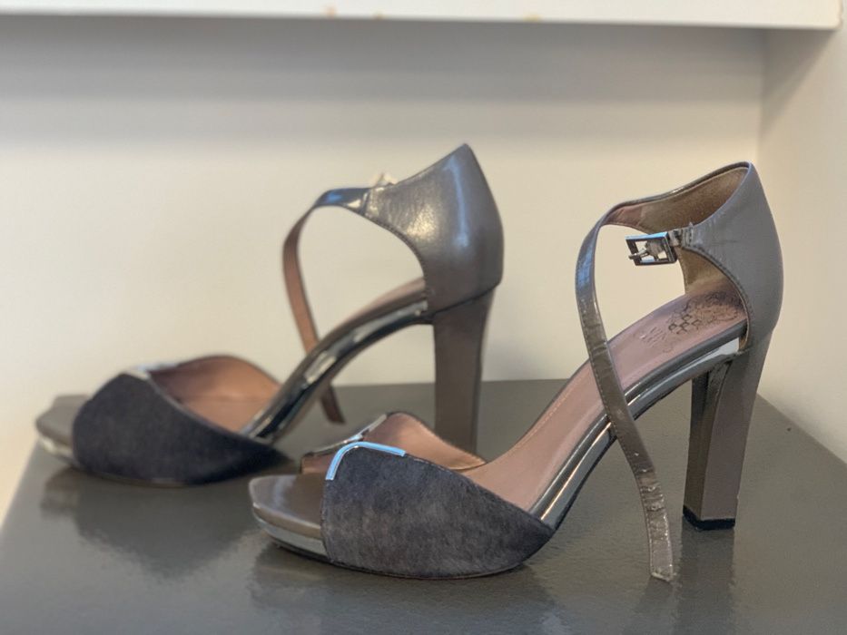 Босоножки Vince Camuto кожаные с мехом 40-41