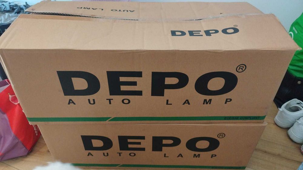 Faróis Dianteiros (Esq./Dir.) Renault Scenic 1.5 dCi Energy Limited