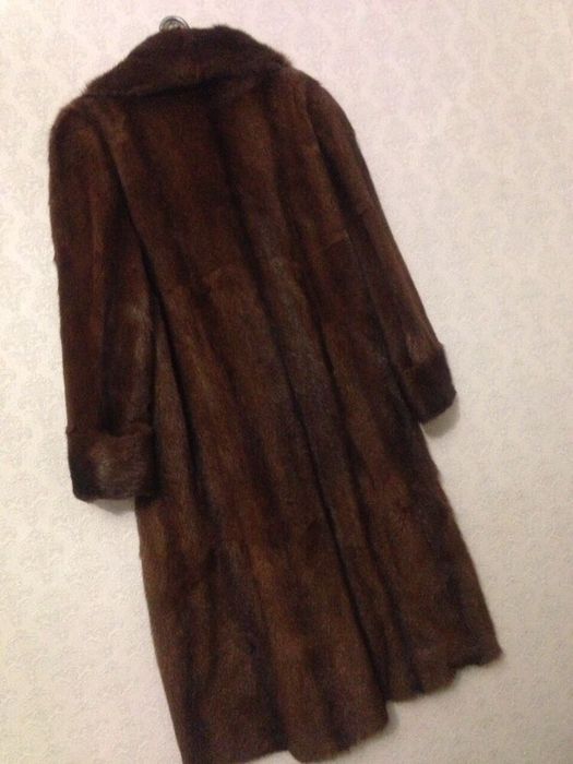 Гарна шуба з хутра степової норки.Великого розміру