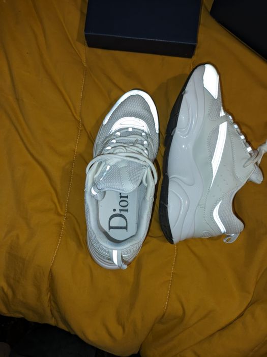 B22 dior white perfeito estado nunca usado