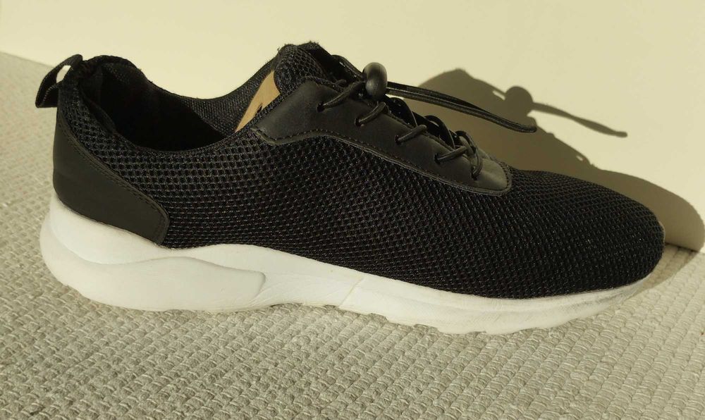 Buty_RESERVED_roz.39_lekkie sneakersy_biała podeszwa_bez wiązania