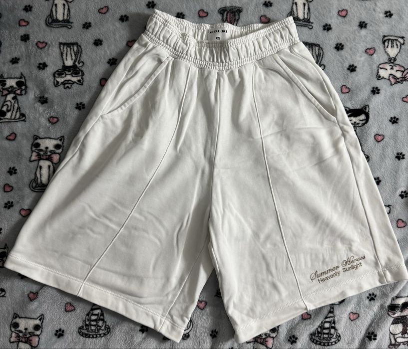 Шорти жіночі в білому і чорному кольорах