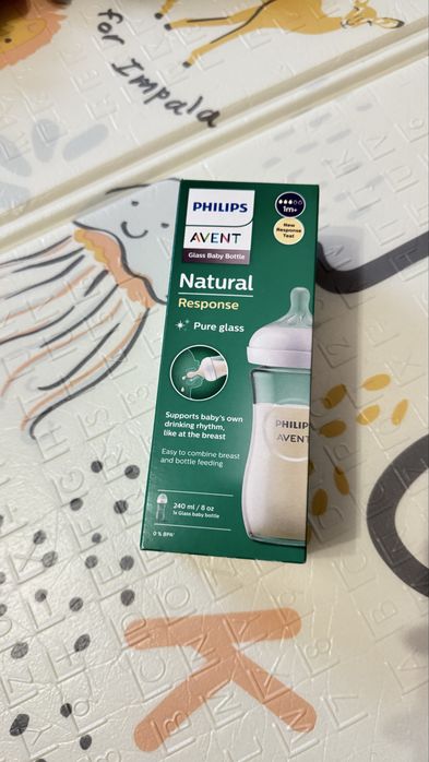 Скляна пляшечка Philips Avent Natural 240 мл