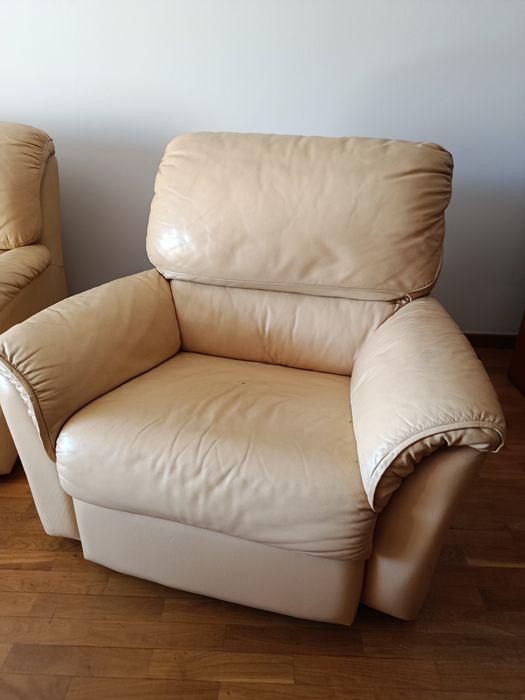 Sofá em pele, bom estado