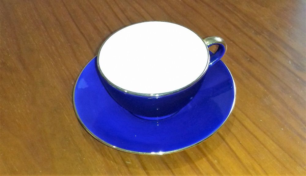 2 conjuntos de Chávenas e Pires antigos - RB Alcobaça