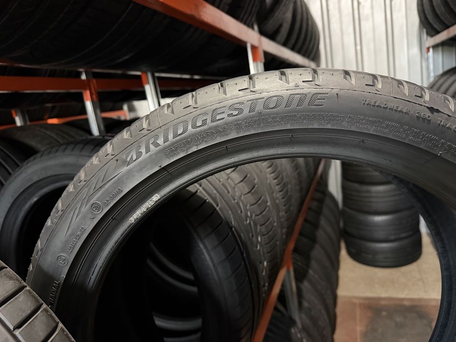 235/40 r 19 Bridgestone 4 шт.