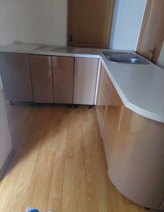 Продам кухню (мебель)