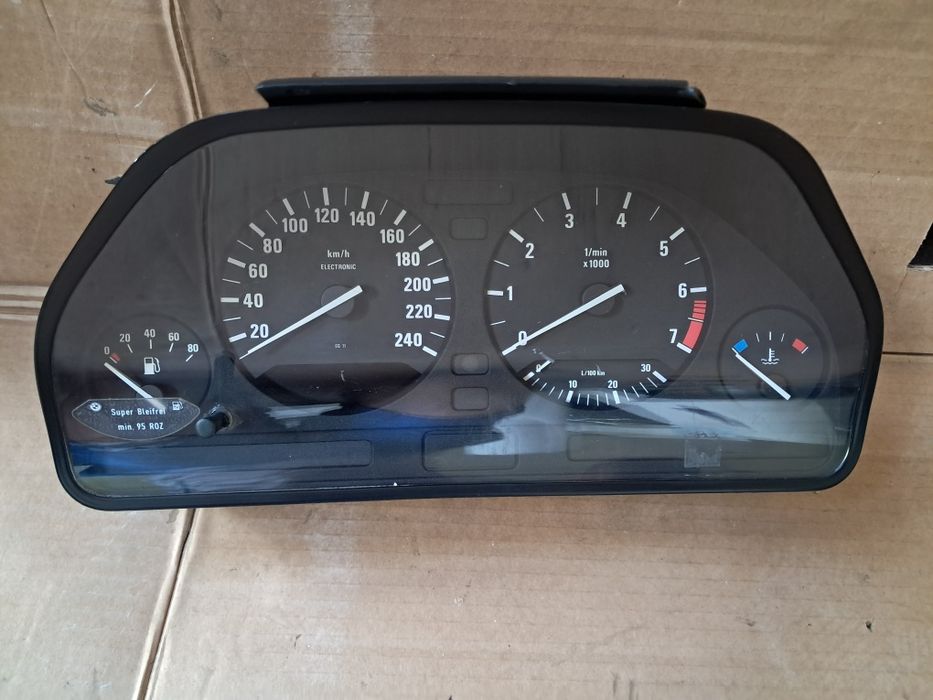 Приборна  панель,щиток приборів, бмв,bmw e34