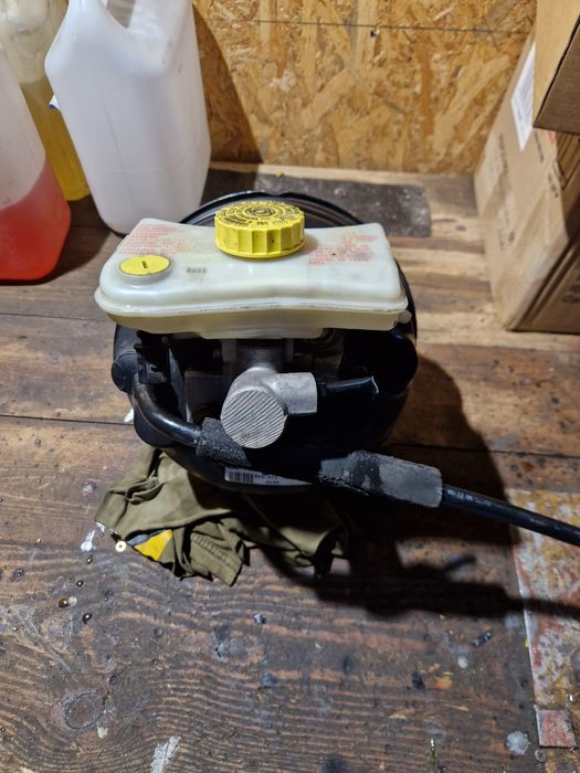 Serwo hamulcowe Audi A4 B6 8EO 612 105J