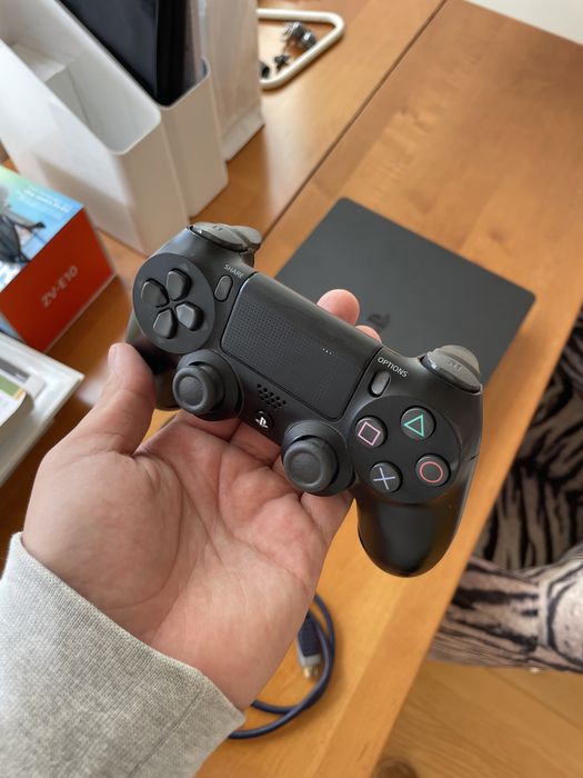 Consolas - PS4 slim 1Tb