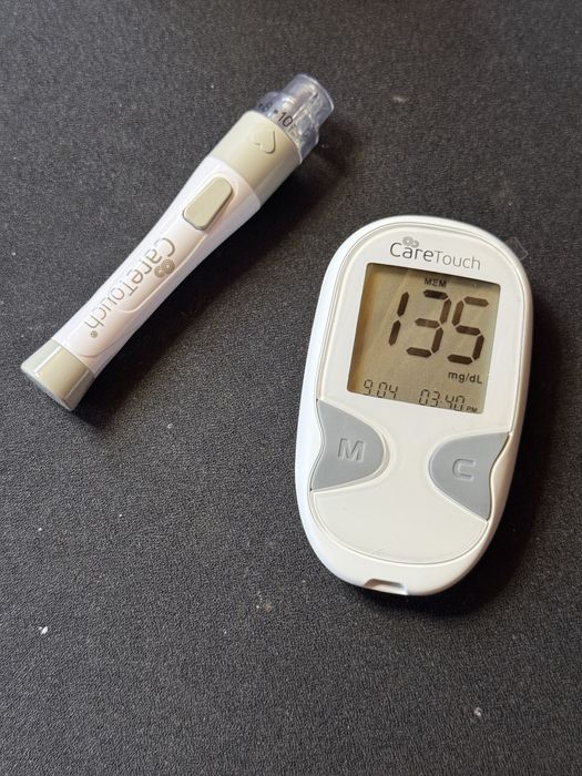 Пристрій для виміру глюколи в крові