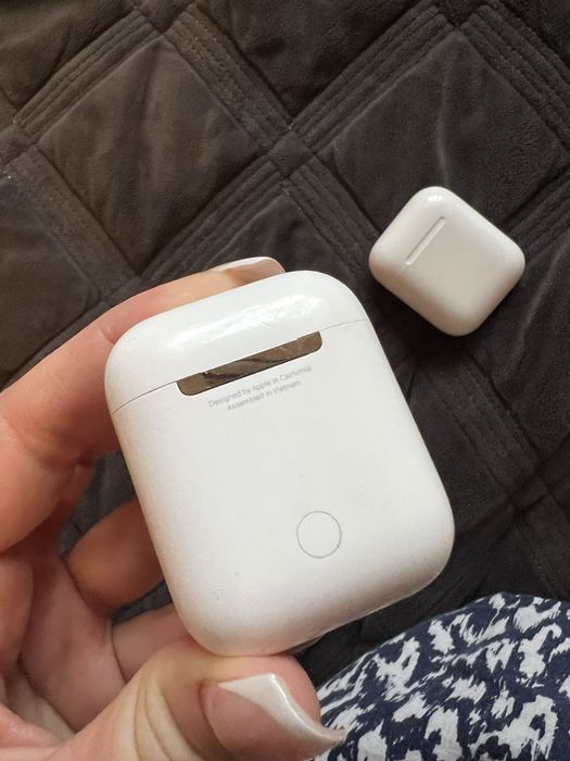 AirPods 2 оринінал плюс кейс запасний