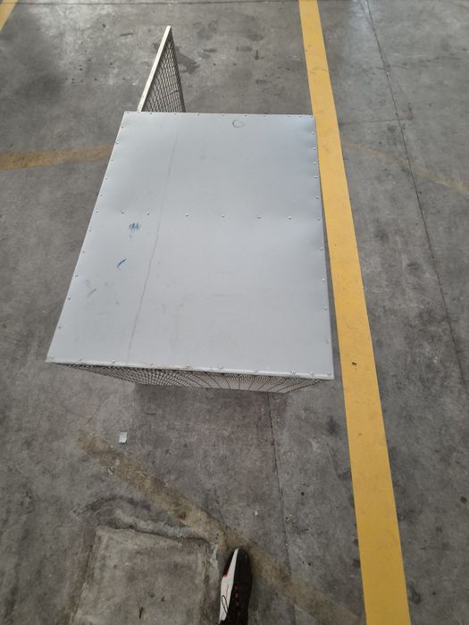 Vendo casota de cão para viagem ou para ter em casa de inox