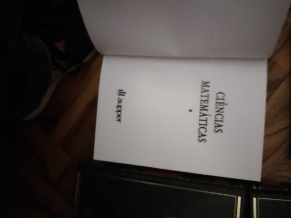 Consultor universal do Estudante 10 Volumes-80E- Creme maos 3E Desde3E