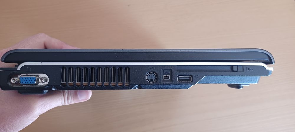 TOSHIBA Laptop / Charger64551174828419123