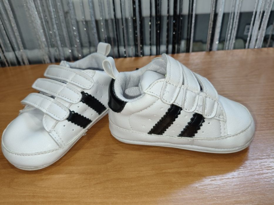 Кросівки adidas для найменших