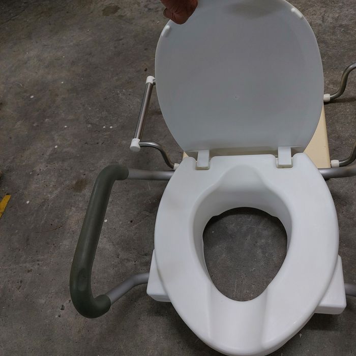 Tampo de sanita com suporte