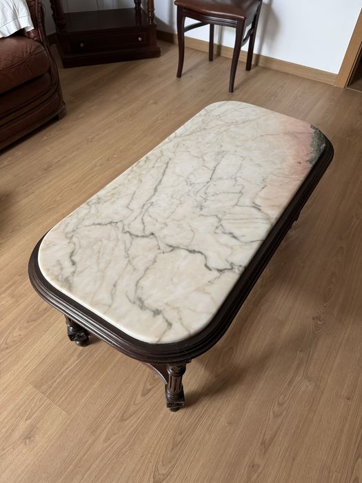 Mesa de centro de madeira e marmore