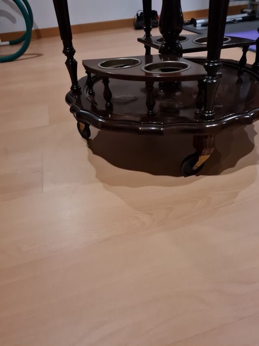 Bar de sala em madeira