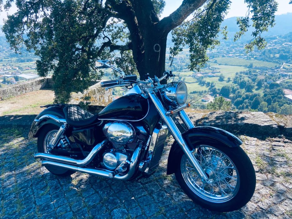 Honda Shadow 750.