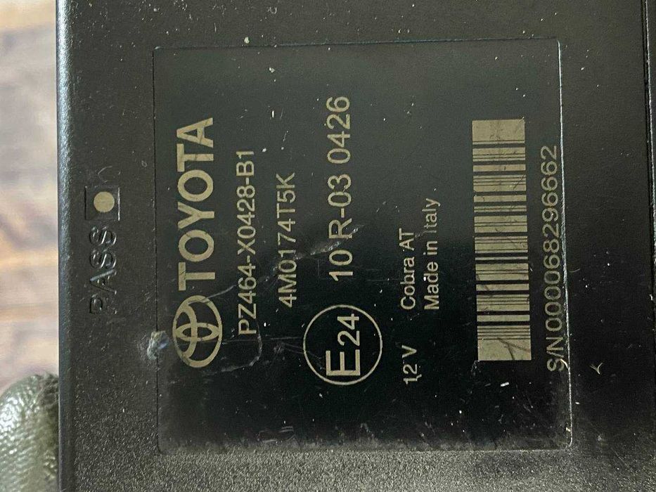 Блок керування парктроніками оригінал Toyota RAV4 3 Camry 40 Corolla E150 Land Cruiser 200 2006-2013 PZ464X0428B1