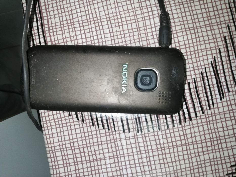 Nokia c1 com jogos /carregador