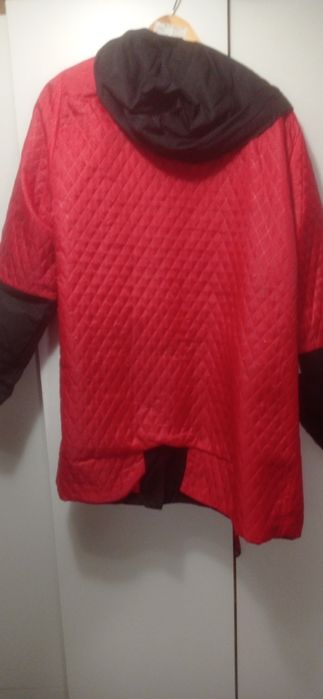 Велика плащ- куртка на синтапоні.