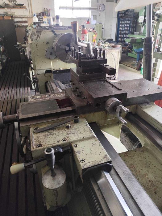 Torno universal de 3000 mm (Shenyang CW6163B Universal Lathe)