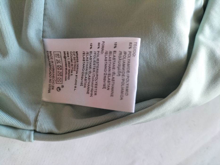 Bikini azul claro com trança