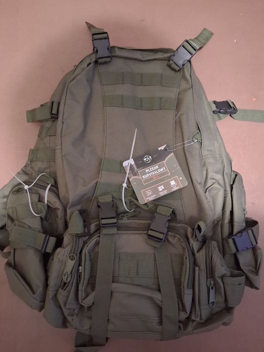 Nowy plecak w kolorze khaki.