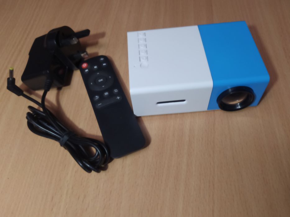 Міні проектор Led projector