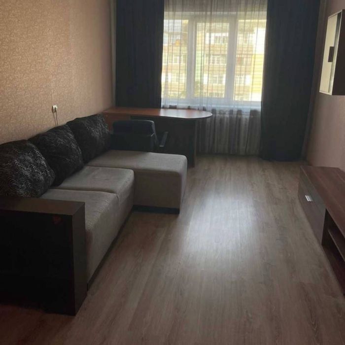 Сади -1 поруч з зупинкою