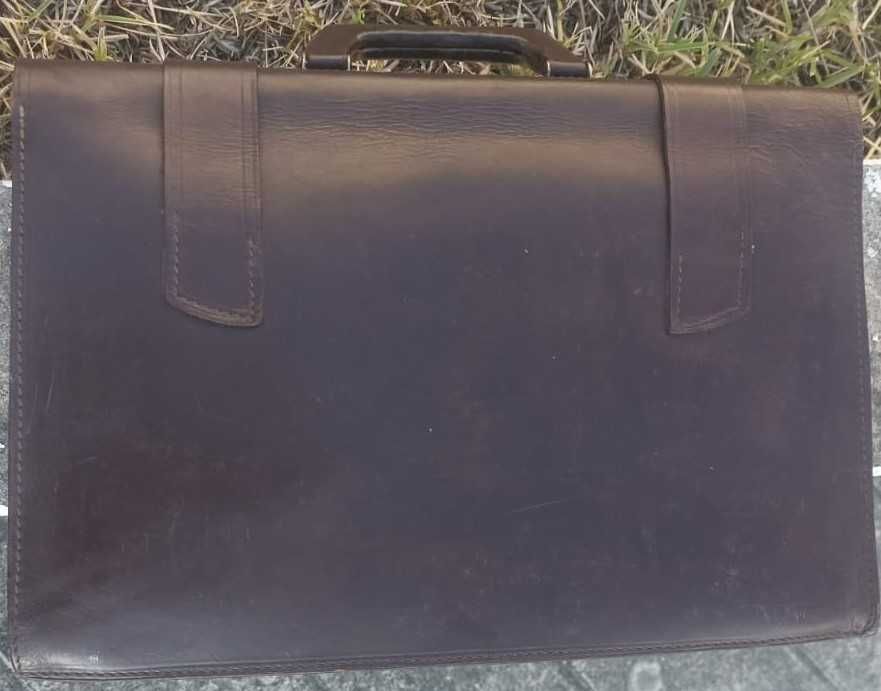 Mala em couro genuíno, de 1985.