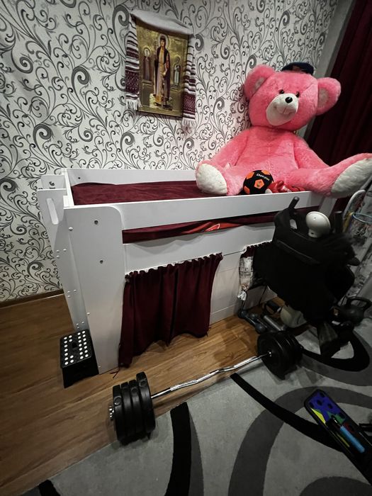 Продам детскую кровать-домик