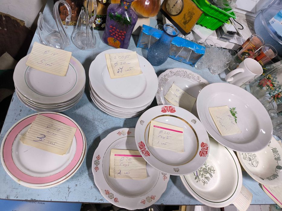 Посуд тарілки чашки блюда