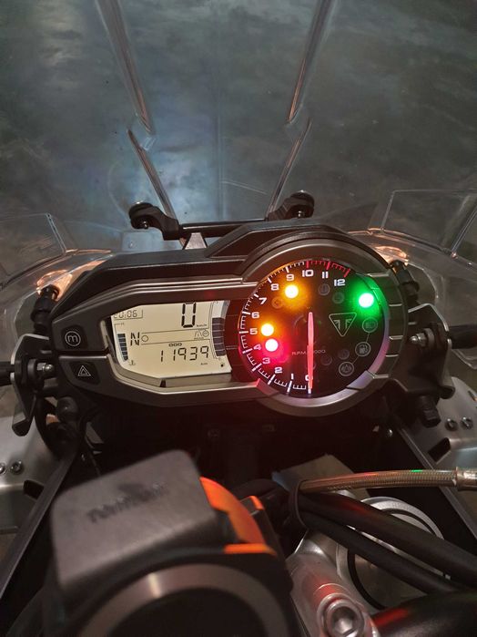 Moto triumph tiger xrx 800