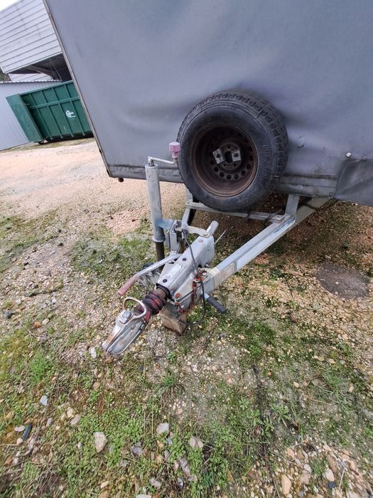 Atrelado com documentos