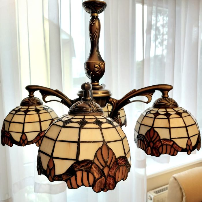 Żyrandol witrażowy