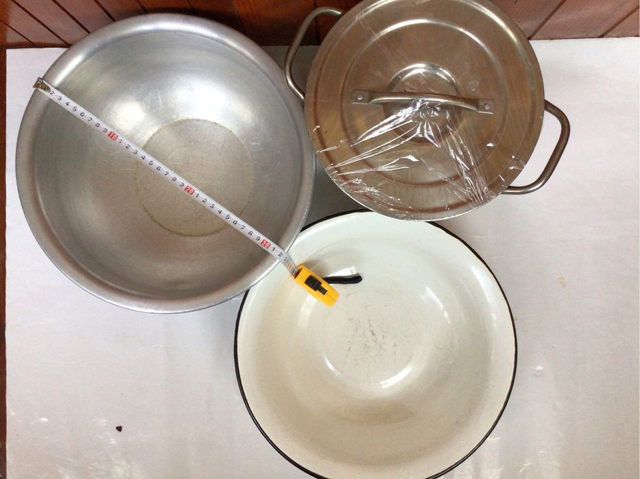 Кастрюля з кришкою 6л.. алюм. миска 6л., емал. миска 4л..