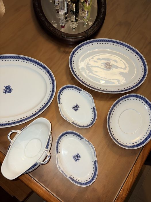 Serviço de Jantar Vista Alegre – Impecável (Peça de Exposição)