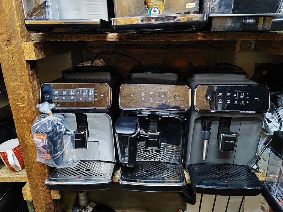 Кофемашина, кавоварка Philips LatteGo  Series 3200 фільтр в подарунок