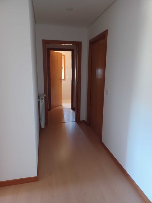 Apartamento T3 para arrendamento na Rua Tenente Valadim