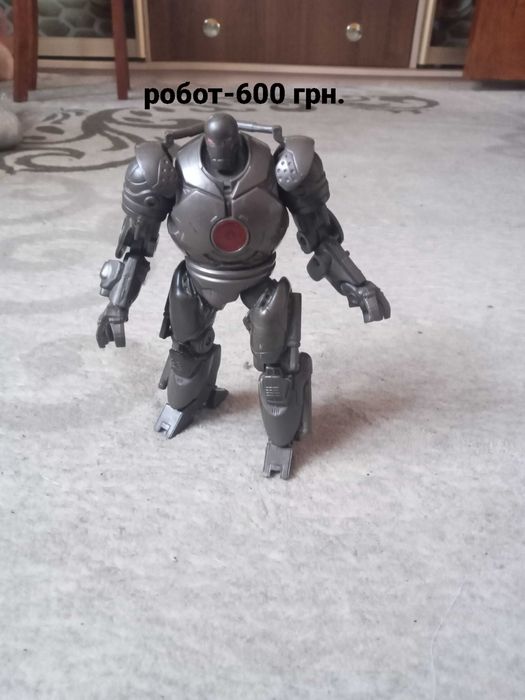 Різні дитячі іграшки