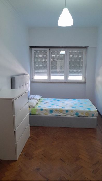 Arrendamento quarto individual 450€ em laranjeiras 10min da estacao de metro