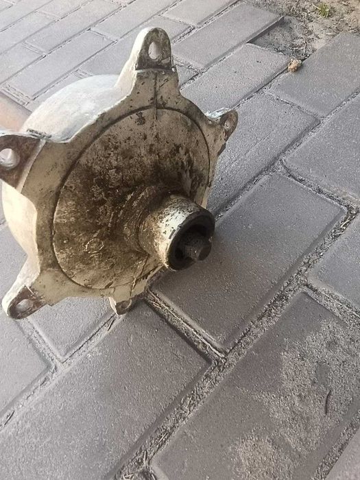 Ось зі ступіцами