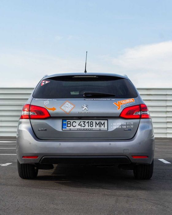 Інструктор з водіння. Автоінструктор. Приватні уроки. Навчання водінню